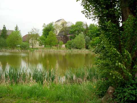 Teich mit Kirche